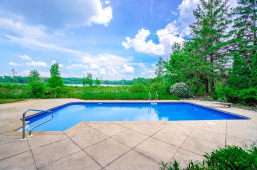12 Lake Court, North Oaks, MN 55127