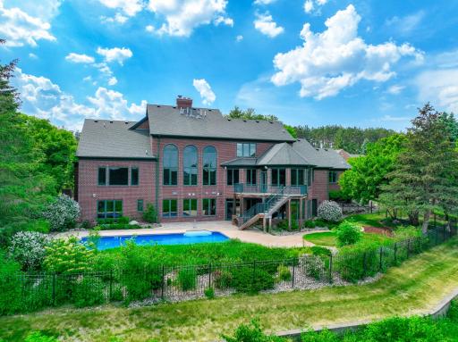 12 Lake Court, North Oaks, MN 55127