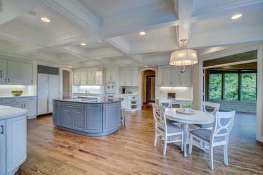 12 Lake Court, North Oaks, MN 55127