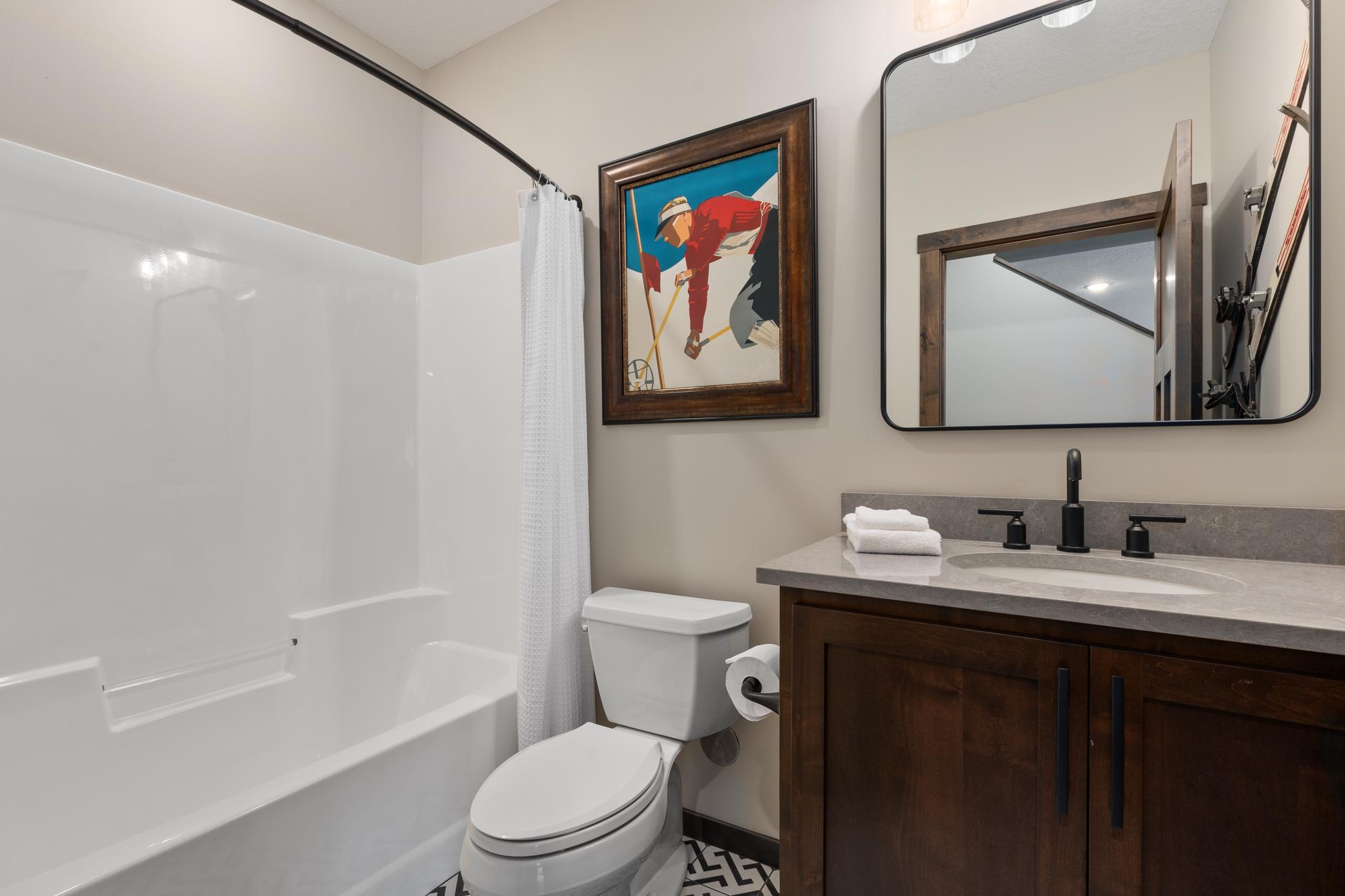 7 Lower Full Bath.JPG