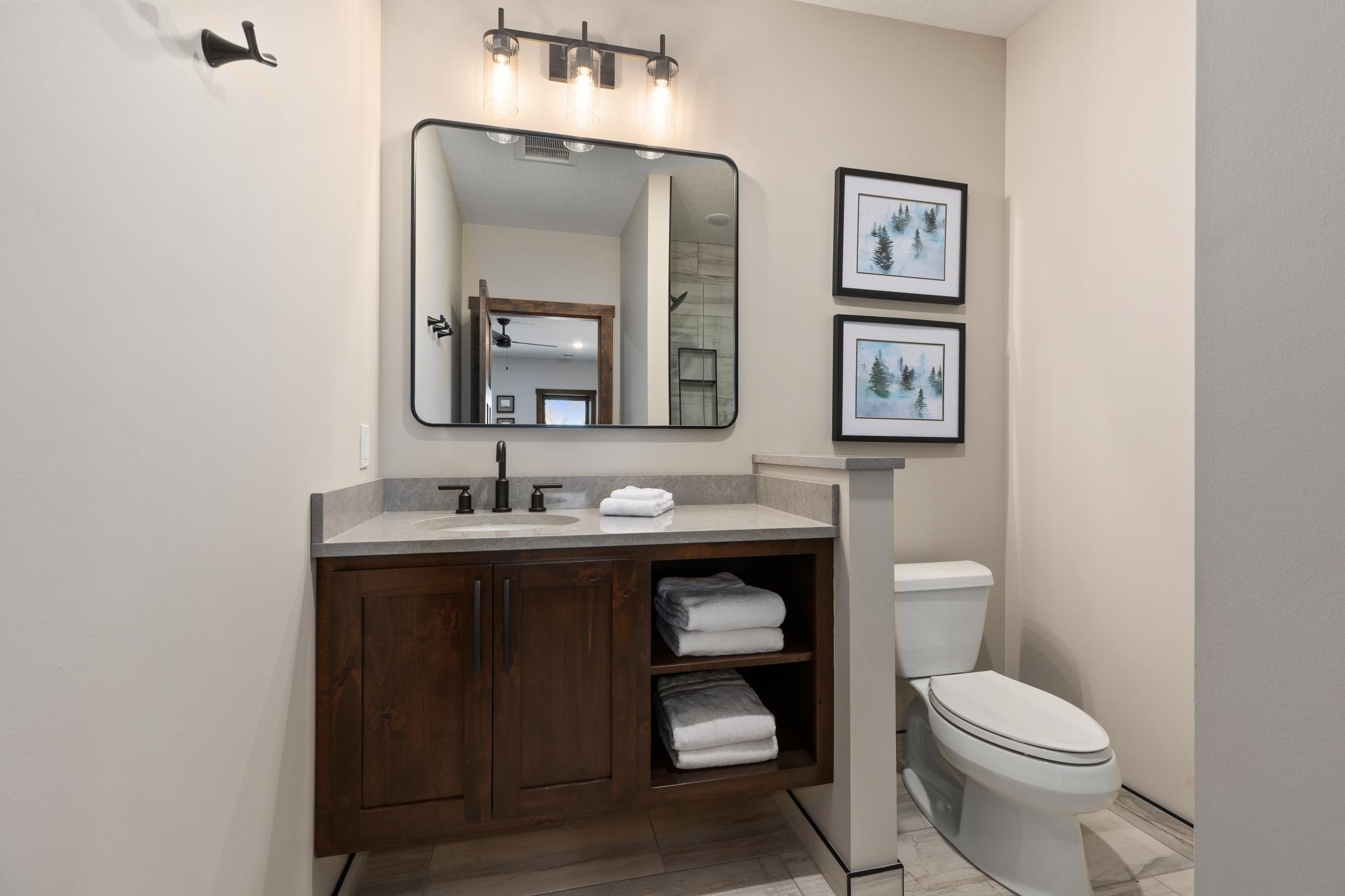 6a Lower Ensuite Bath.JPG