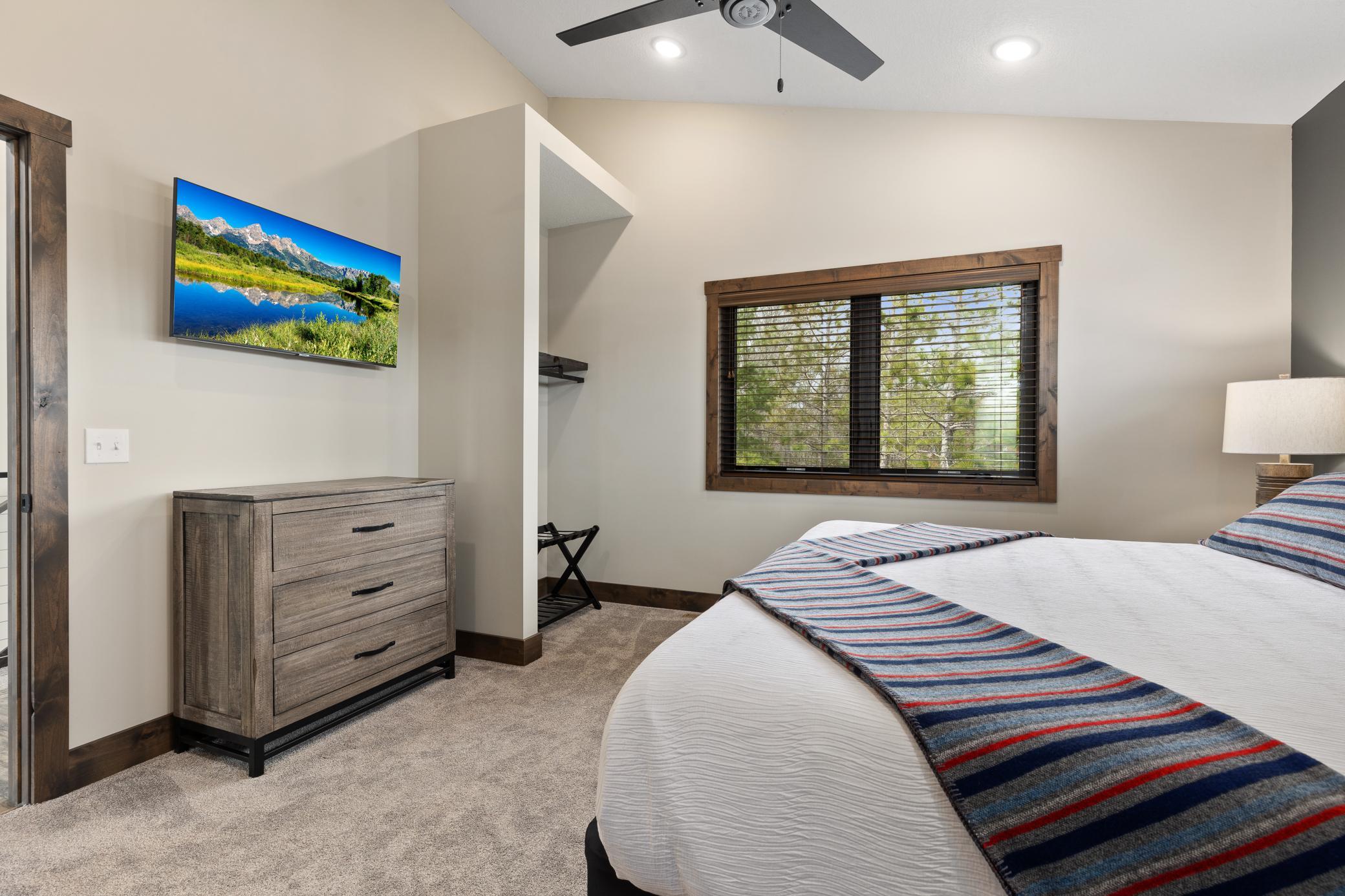 4f Upper King Bdrm.JPG
