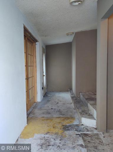 Side Entry | Kichen is to the right; Family Room is to the left. You also have access to the back yard from this hallway.