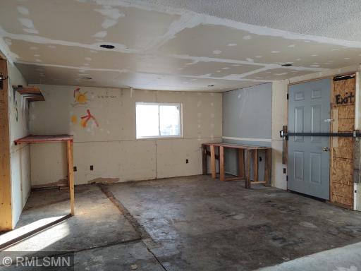 Workspace (opposite the sunny area)