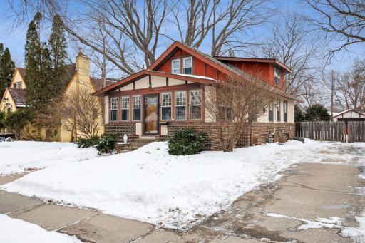 Welcome Home to 950 Bellows St. Convenient location, close to parks and shopping