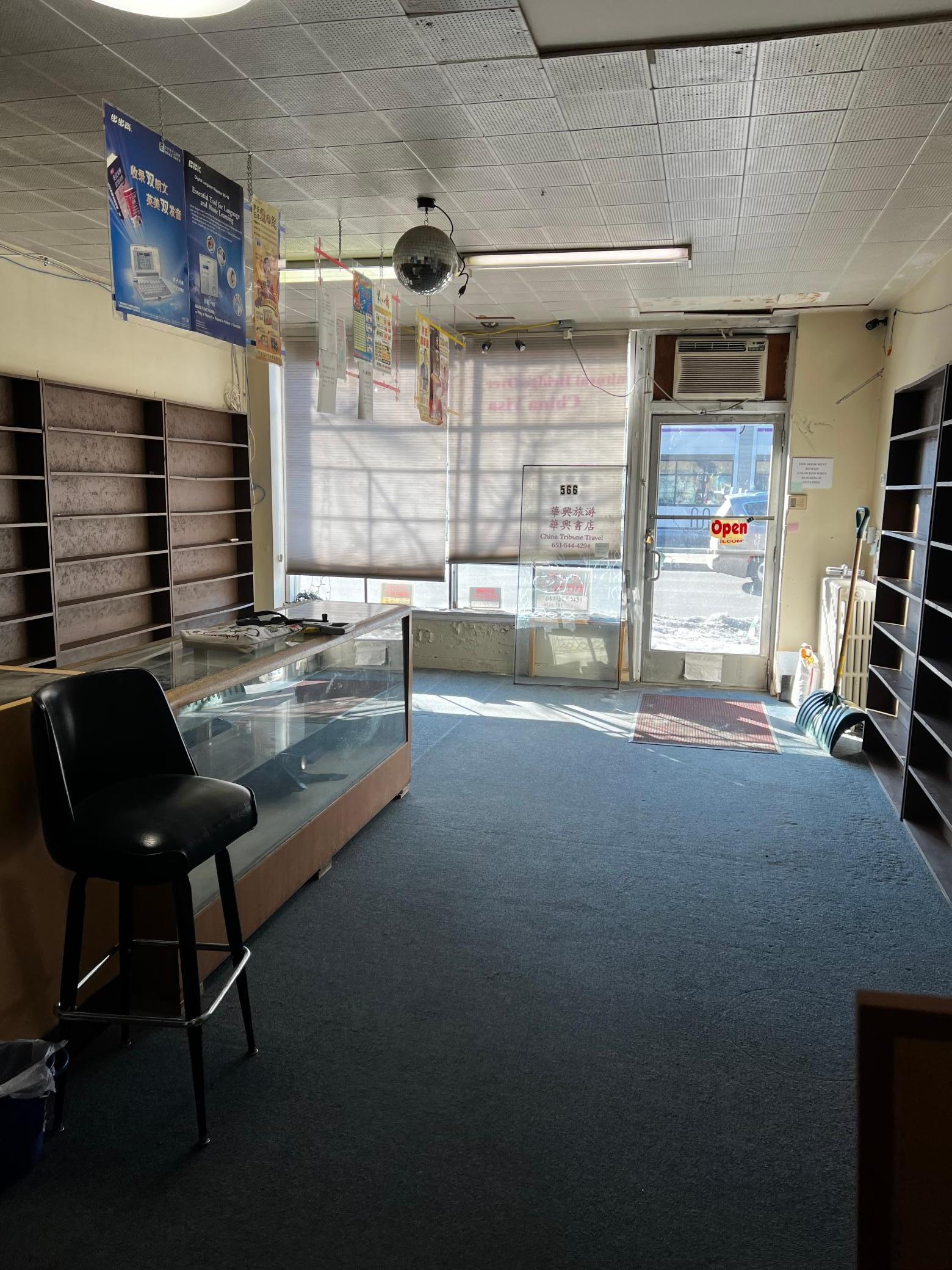 #566 Street Level pic1