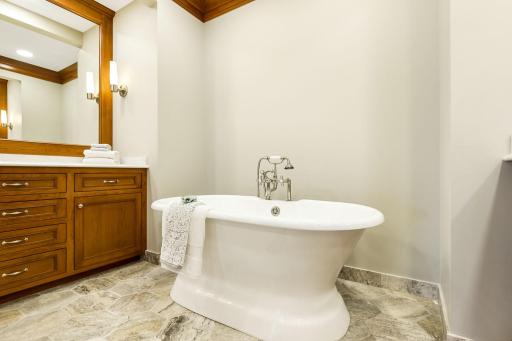 8301 Creekside Circle, 920, Bloomington, MN 55437