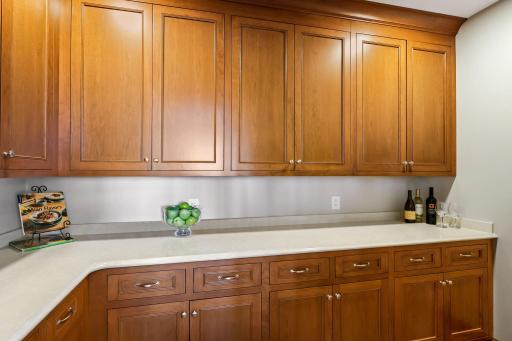 8301 Creekside Circle, 920, Bloomington, MN 55437