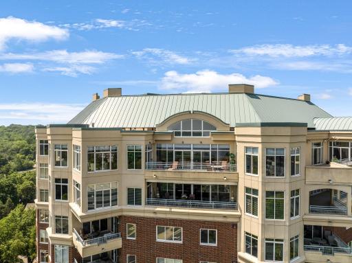 Top floor penthouse with incredible balcony and views