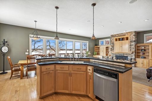 The floor plan was designed to encompass views of the lake and seek sun-drenched rooms with magical views of the great outdoors.