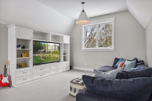 5705 Ayrshire Boulevard, Edina, MN 55436