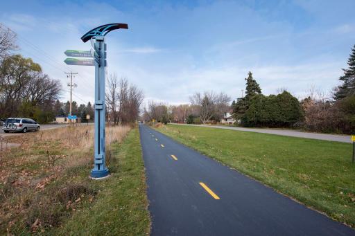 Easy access to the Dakota Trail...bike or walk to Wayzata or to Navarre and beyond.