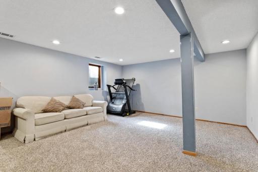 5701 91st Crescent N, Brooklyn Park, MN 55443