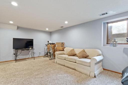 5701 91st Crescent N, Brooklyn Park, MN 55443