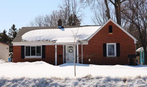 Huge 3-bedroom rambler on Candy Cane Lane.