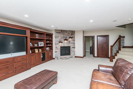 1303 Wicklow Lane SW, Rochester, MN 55902