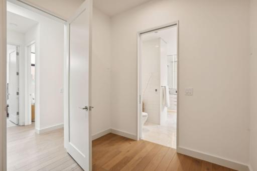 35 Groveland Terrace, 201, Minneapolis, MN 55403