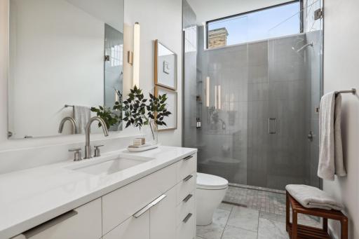 35 Groveland Terrace, 201, Minneapolis, MN 55403