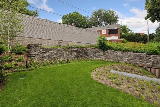 35 Groveland Terrace, 201, Minneapolis, MN 55403
