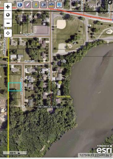 Close to lake Redwood