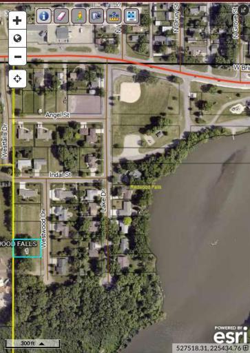 Close to Lake Redwood