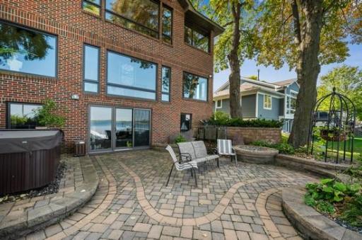 10118 S Shore Drive, Plymouth, MN 55441
