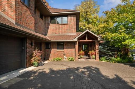 10118 S Shore Drive, Plymouth, MN 55441