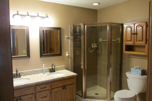 Large walkthrough bath with a separate shower