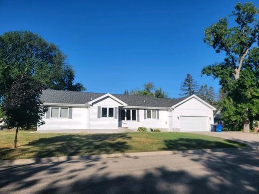 201 College Avenue, Morris, MN 56267