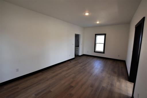 209 2nd Avenue NW, Roseau, MN 56751