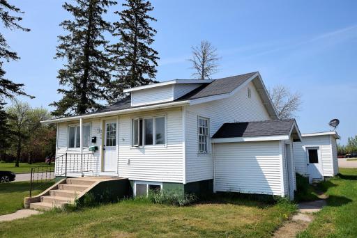 209 2nd Avenue NW, Roseau, MN 56751