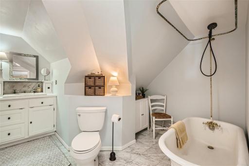4280 Buck Luck Rd Watertown MN - Web Quality - 025 - 33 3rd Floor Bathroom.jpg