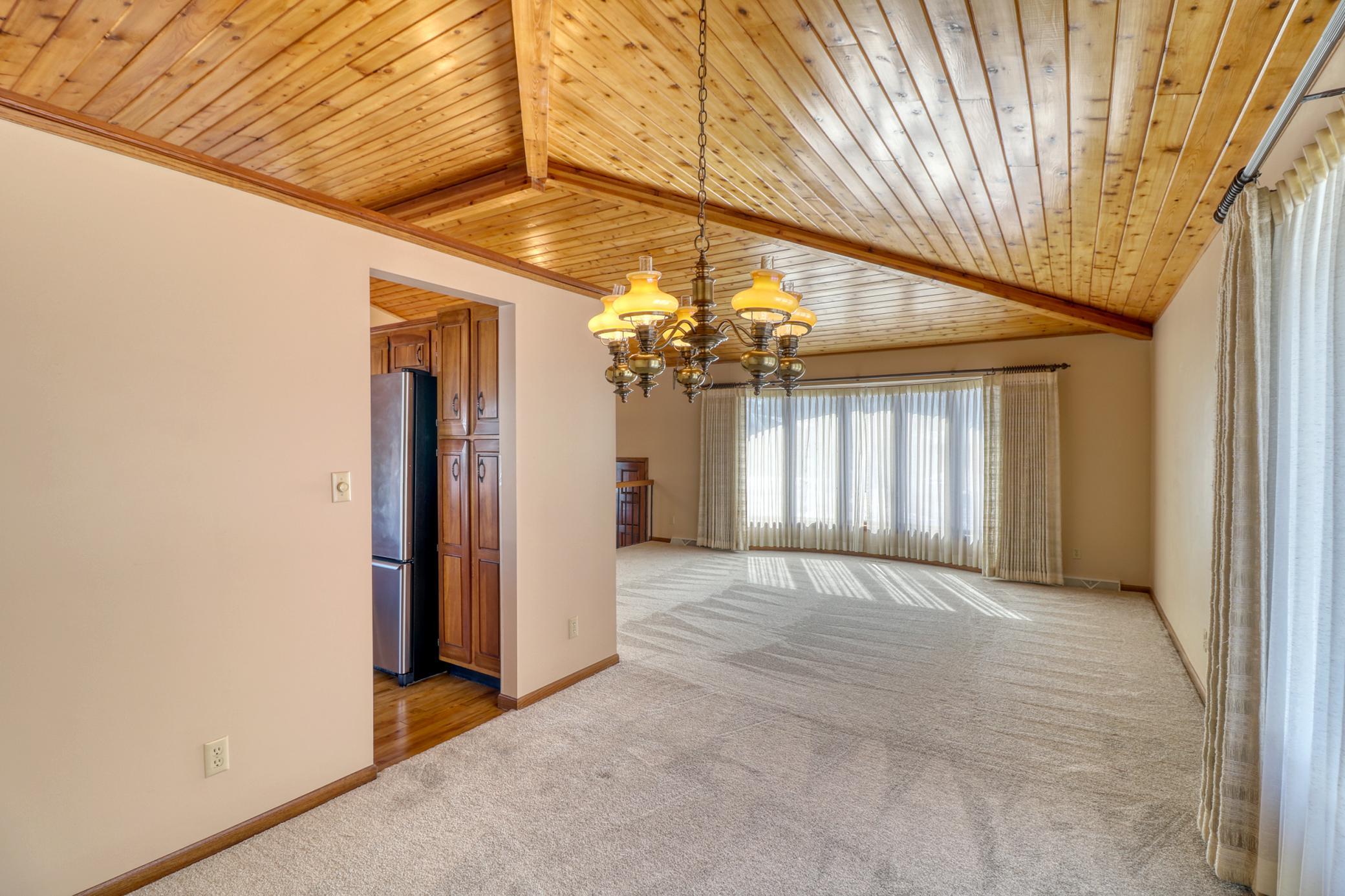 Dining Area1_2.jpg