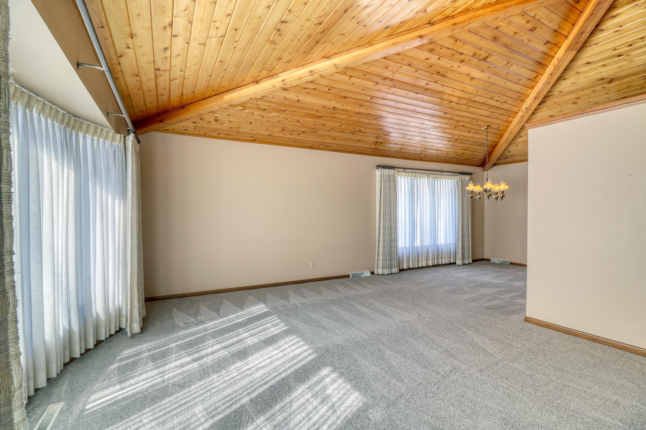 Living Area1_3.jpg