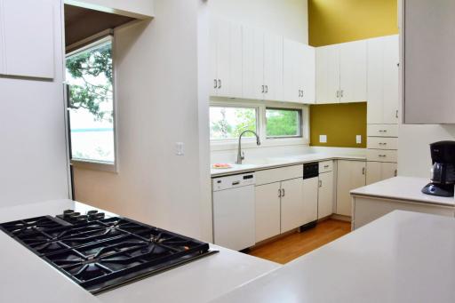 19700 Lakeview Avenue, Excelsior, MN 55331