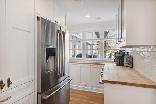 2 Bridge Lane, Edina, MN 55424