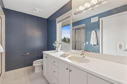 18662 Bearpath Trail, Eden Prairie, MN 55347