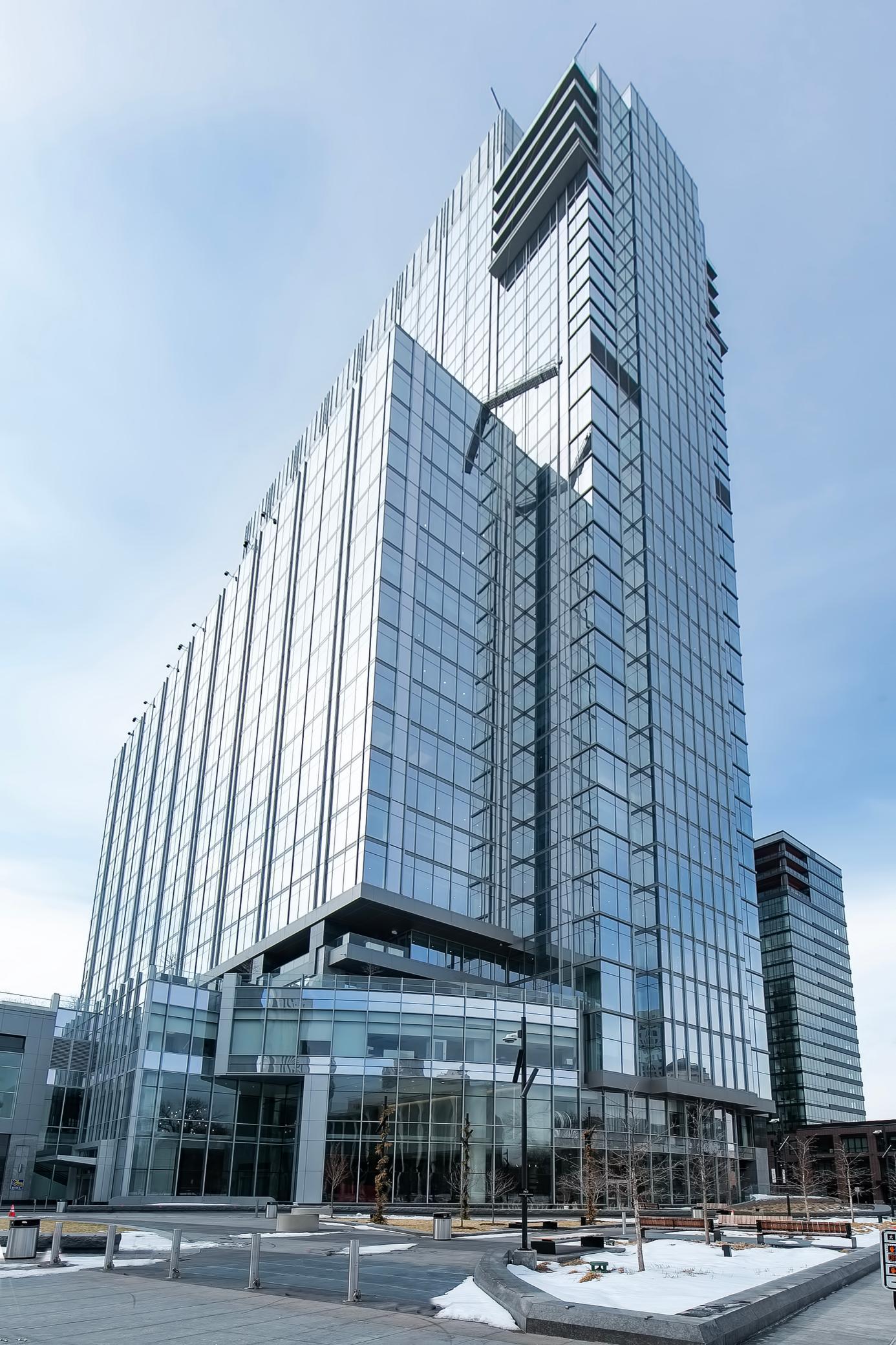 From the moment you arrive home, you are surrounded by the comfort and care of Four Seasons. Experience intuitive, intelligent service from the dedicated team of professionals, along with 24-hour access to the Hotel’s world-class amenities.