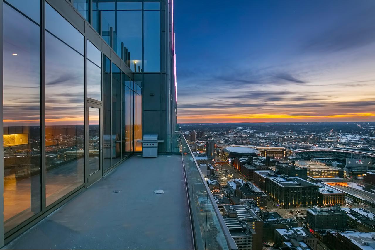 2nd private balcony/terrace space - exquisite space to watch the sun rise & sunset. This view is endless.....