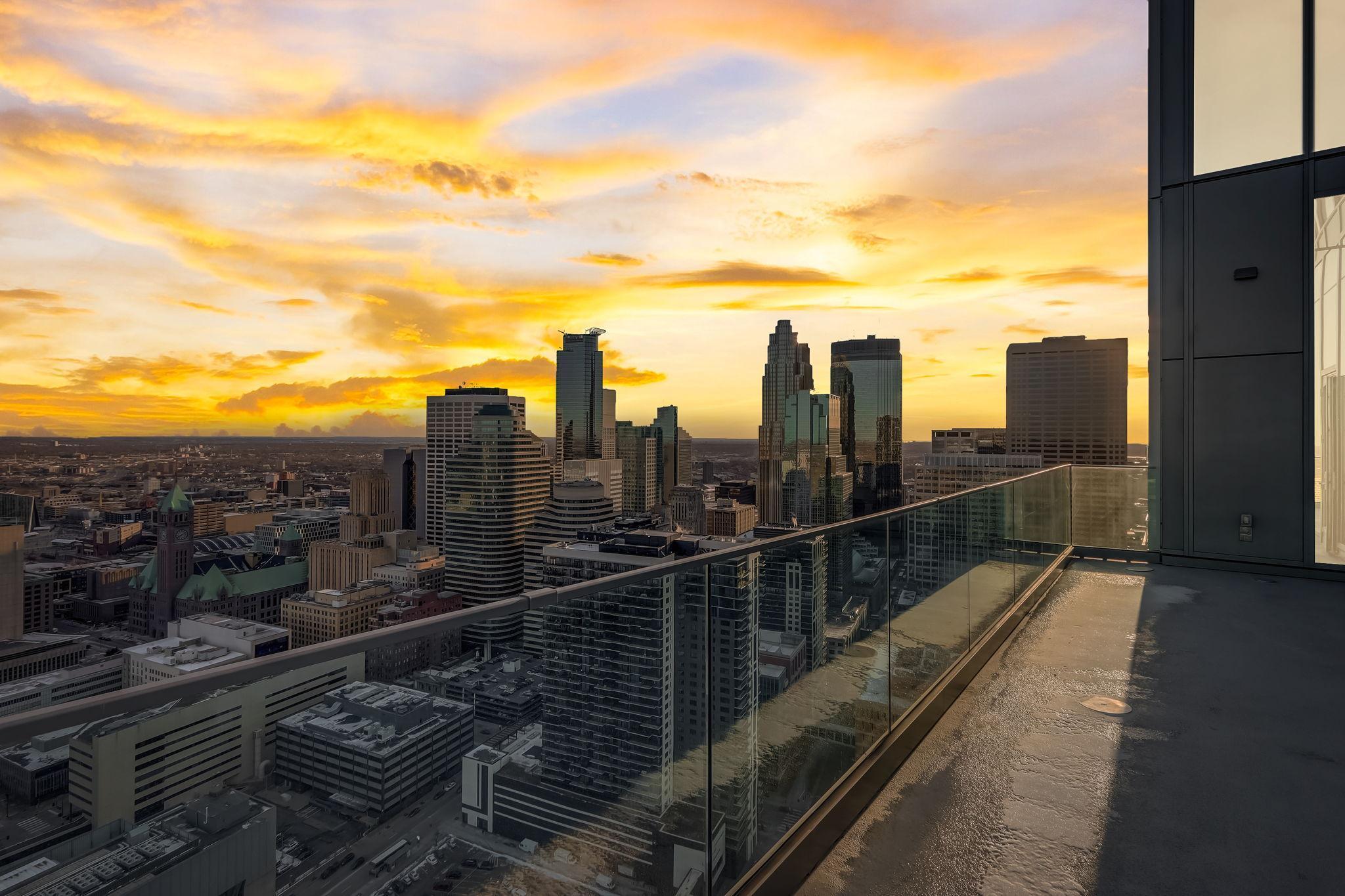 58-web-or-mls-Hennepin Ave 3502 - VT-002.jpg