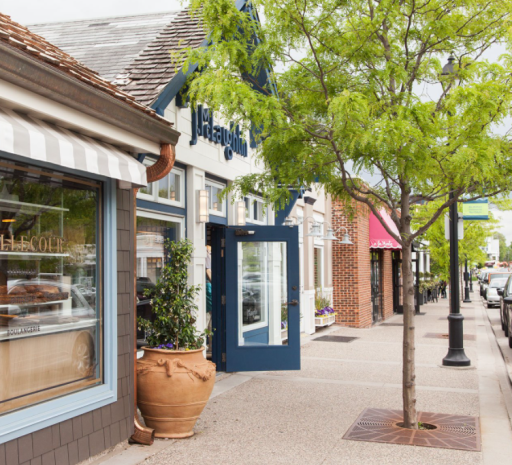 Only 4 miles to fabulous restaurants, boutique shopping and the Panoway on Wayzata's downtown lakefront.