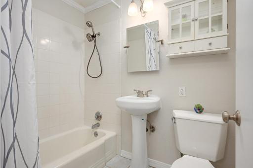 Photo for 3120 Hennepin Avenue, 7, Minneapolis, MN 55408 - Listing #6339418 3120 Hennepin Avenue, 7, Minneapolis, MN 55408