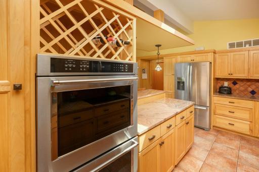 17-web-or-mls-17-Kitchen.jpg