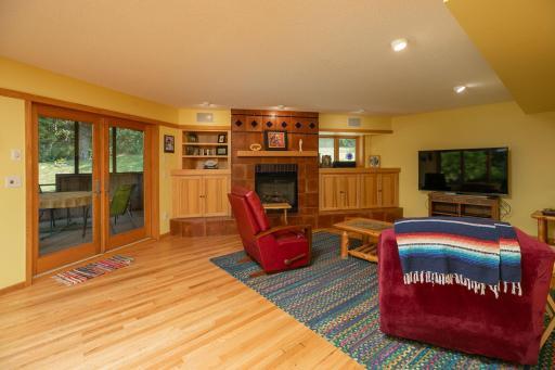19-web-or-mls-19-Family Room.jpg