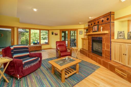 21-web-or-mls-21-Family Room.jpg