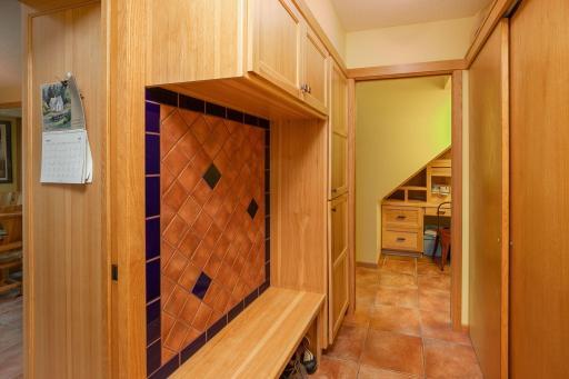 25-web-or-mls-25-Mudroom.jpg
