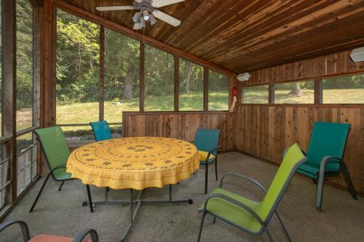 22-web-or-mls-22-Screen Porch.jpg