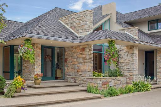 8983 Avila Cove, Eden Prairie, MN 55347