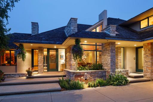 8983 Avila Cove, Eden Prairie, MN 55347
