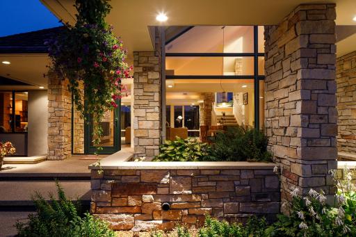 8983 Avila Cove, Eden Prairie, MN 55347